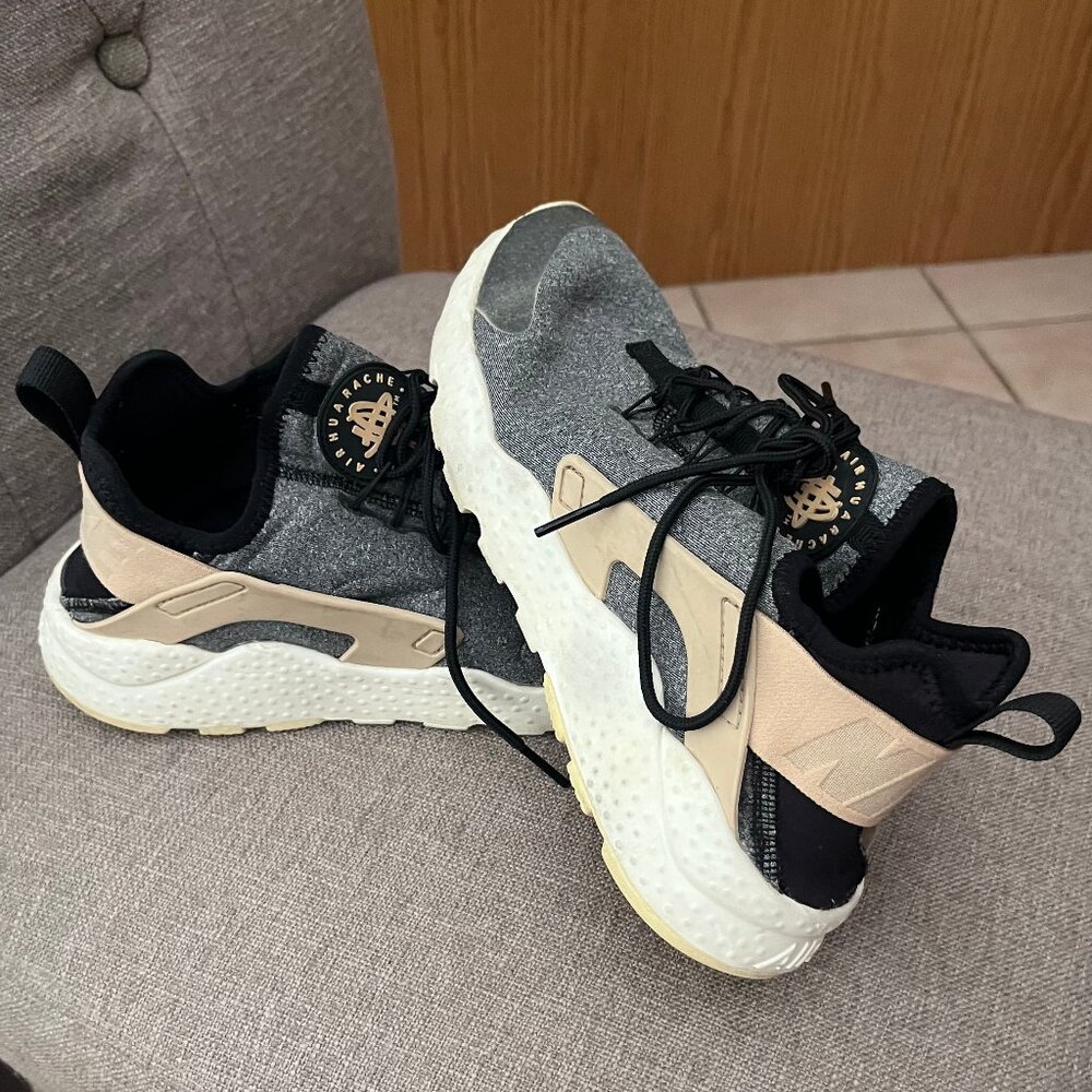 Nike Air Huarache Ultra SE Women’s Running Sneakers, excellent condition